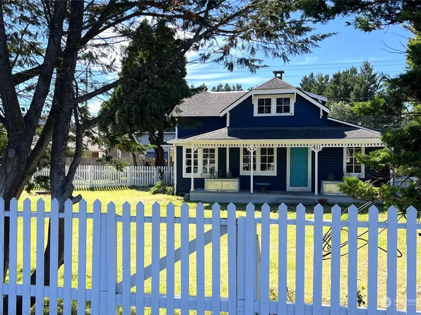 411 Pacific Avenue N, Long Beach, WA 98631