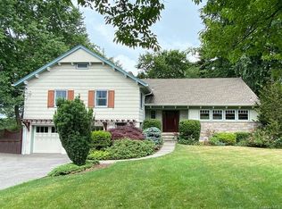 564 The Pkwy, Mamaroneck, NY 10543