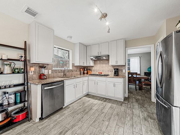 4th image of 1109 Bayou Vista Dr