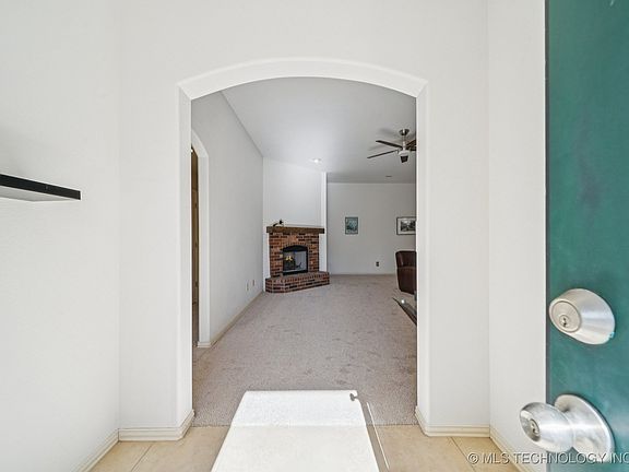 5th image of 1918 W Canton Pl