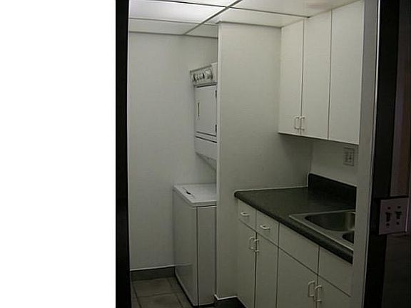 5th image of 10198 Twin Lakes Dr