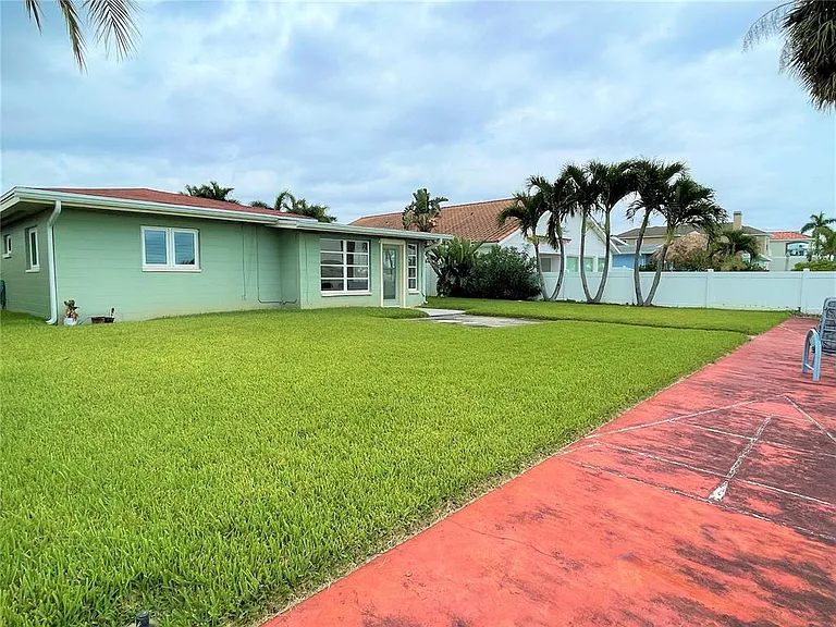 17045 Dolphin Dr — Photo 41