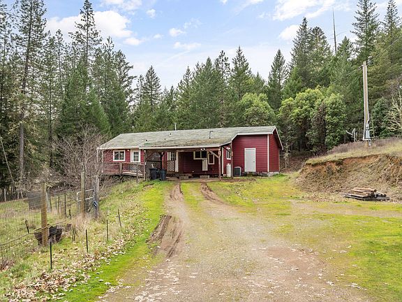 4th image of 1698 Davis Creek Rd