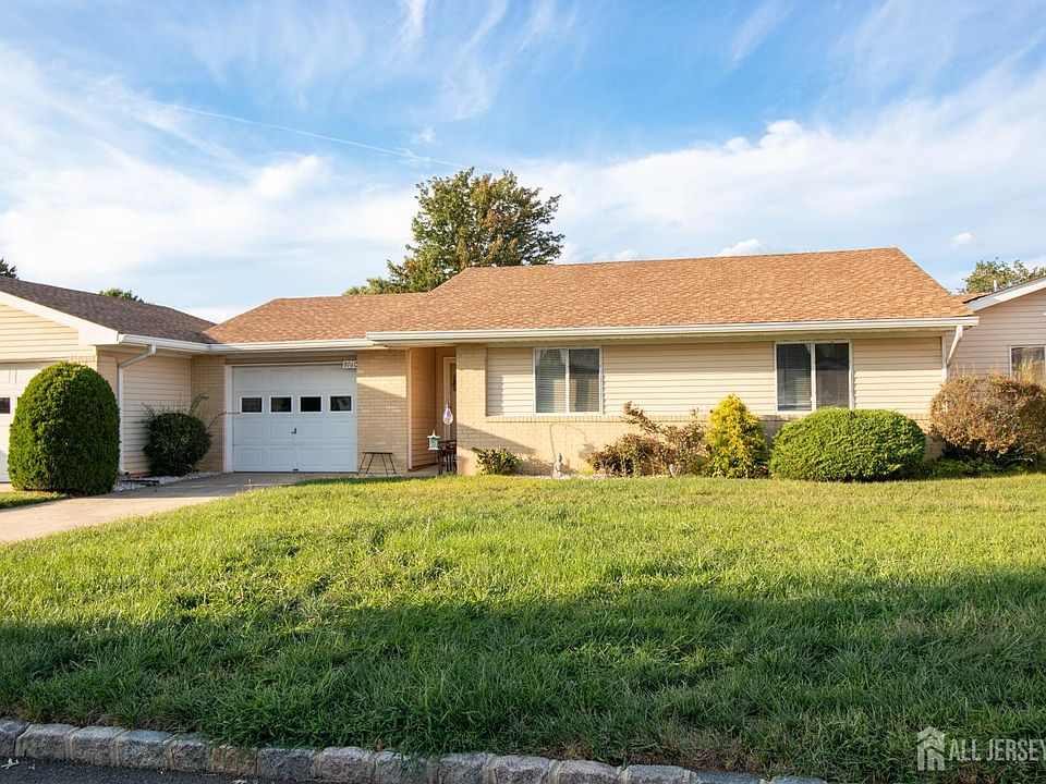 1st image of 806 Sewell Rd #C