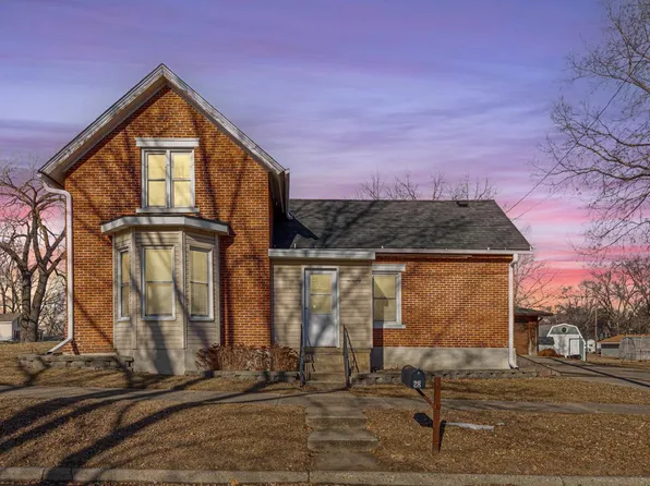 28 13th St NW, Faribault, MN 55021