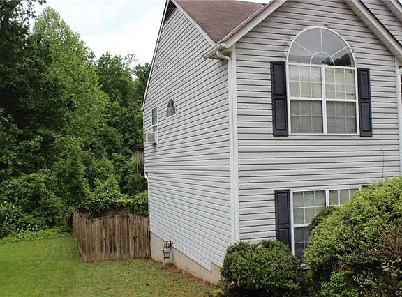5th image of 2710 Geneva Dr