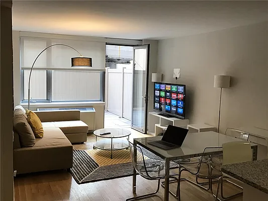 Rented by R New York | media 37