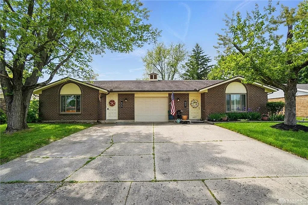 3 bed, 2.0 bath, 1612 sqft, $1,800 — Photo 2