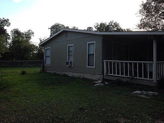 3rd image of 450 Wayside Dr