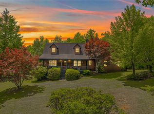 101 Pinnacle Falls Dr, Pickens, SC 29671