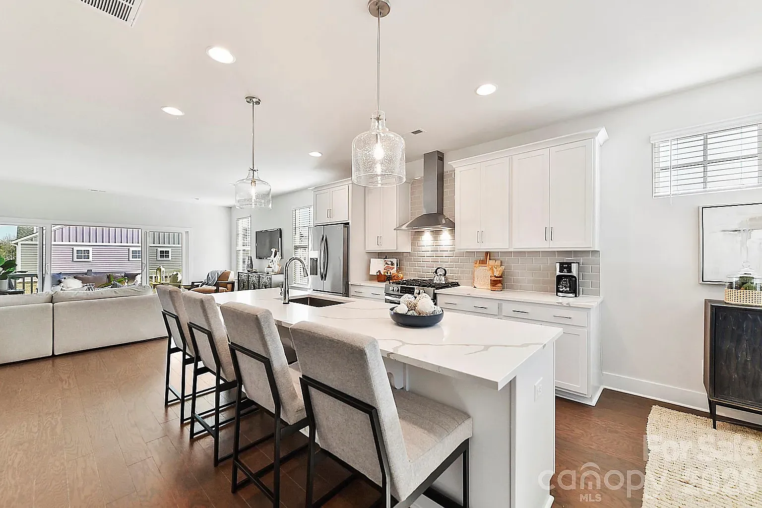 3 bed, 3.5 bath, 2402 sqft, $3,300 — Photo 3
