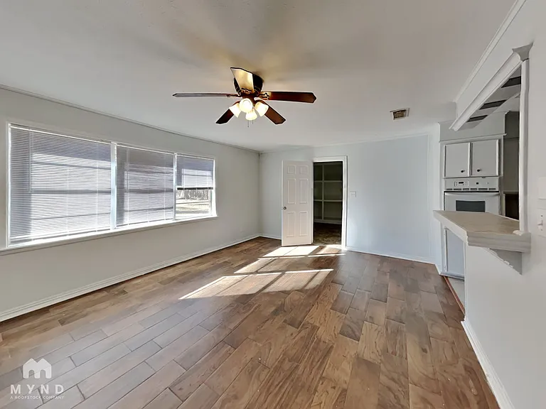 204 W Pioneer St — Photo 3
