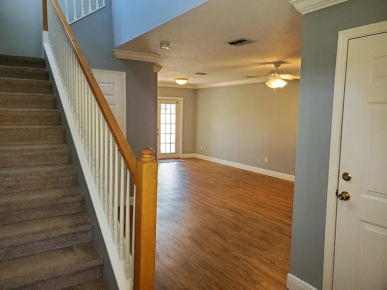 5660 Samter Ct — Photo 3