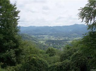 12 High Cliff Dr, Waynesville, NC 28786