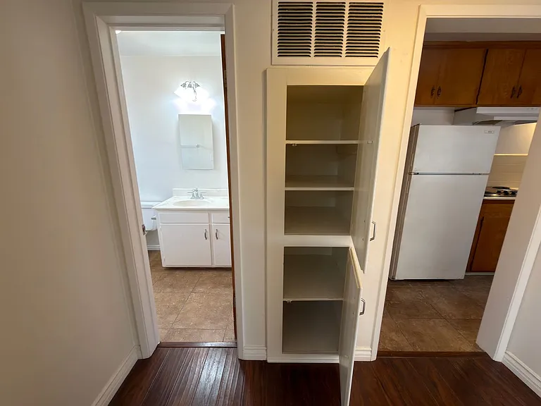 304 E Almond Ave — Photo 10