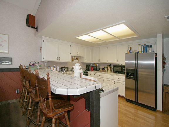 Large Country Kitchen with lots of storage!