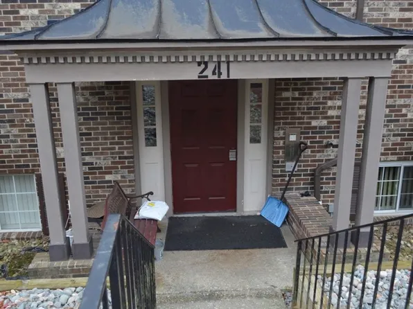 241 Coxcomb Hill Rd APT 25, New Kensington, PA 15068