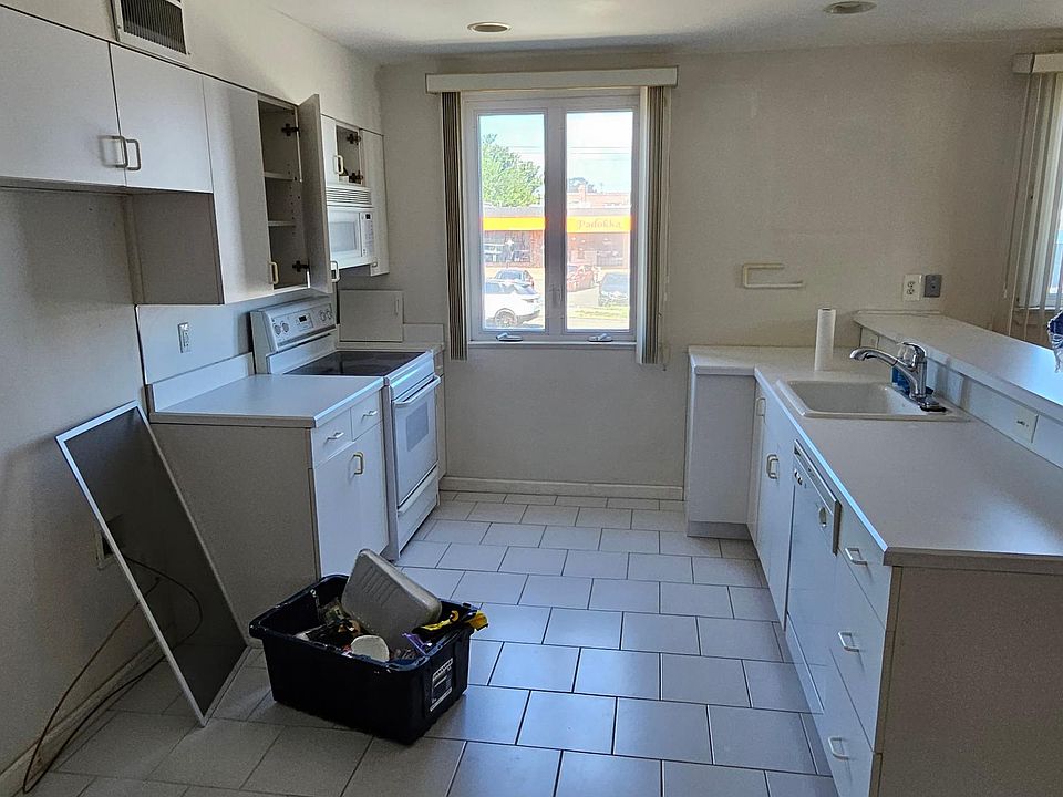 1st image of 2000 Oakmont St Floor 1