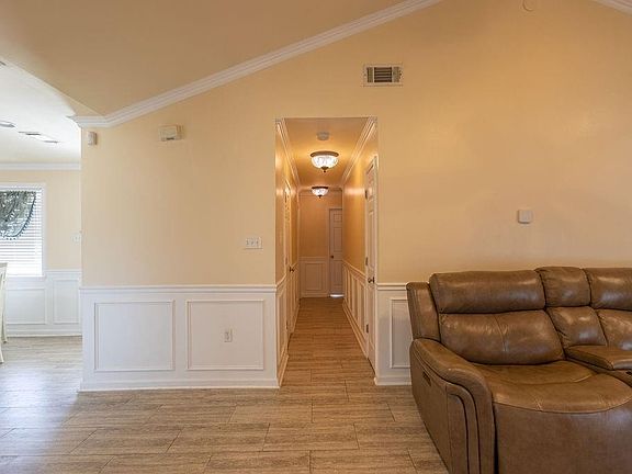 5th image of 3709 Plaza Dr