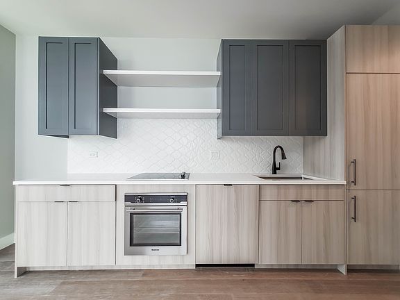 Unit 302, Kitchens with Built-in Appliances