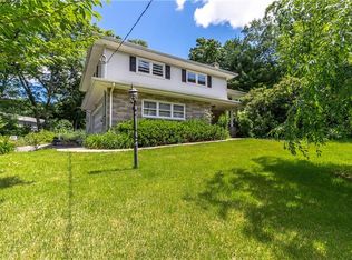 19 Cherry Blossom Ln, Coventry, RI 02816