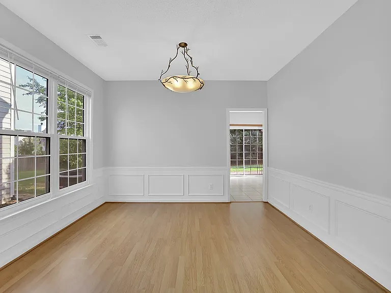 440 Chippenham Ct — Photo 6