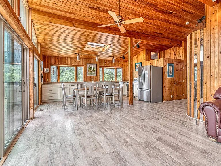 826 Dune Rd — Photo 11