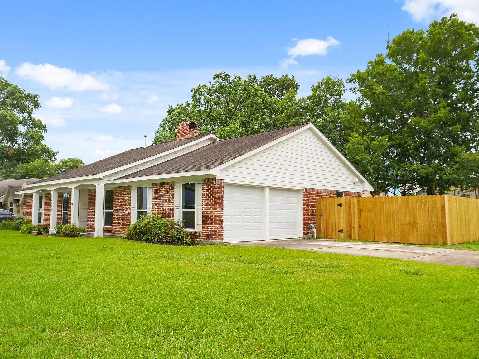 4 bed, 2.0 bath, 2002 sqft, $2,950 — Photo 4