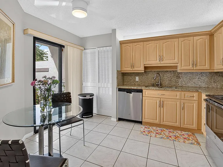 7473 Glendevon Ln #402 — Photo 18