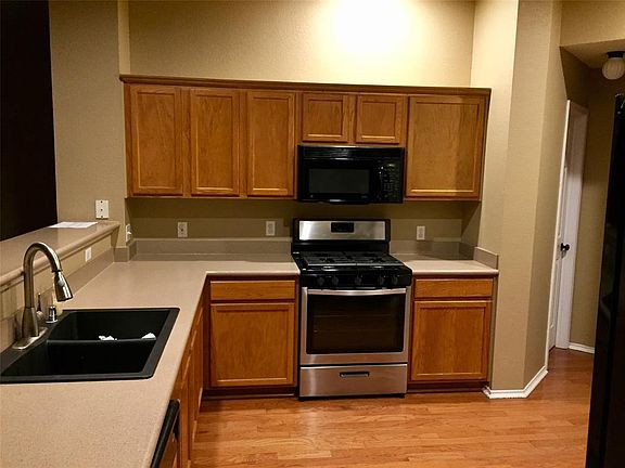 5th image of 2414 Blue Holly Dr