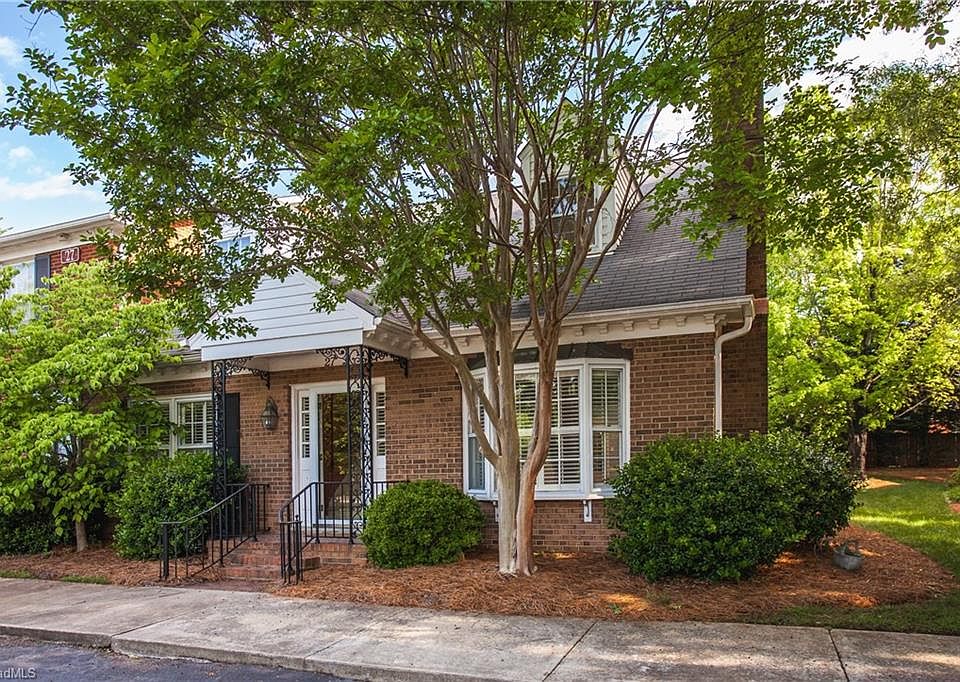 1st image of 27D Fountain Manor Dr