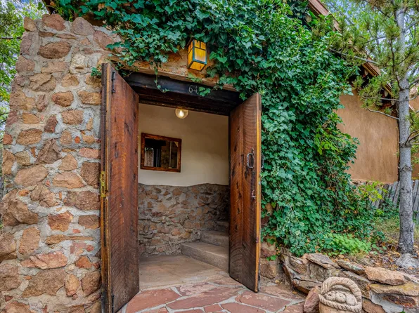 640 Camino De La Luz, Santa Fe, NM 87505
