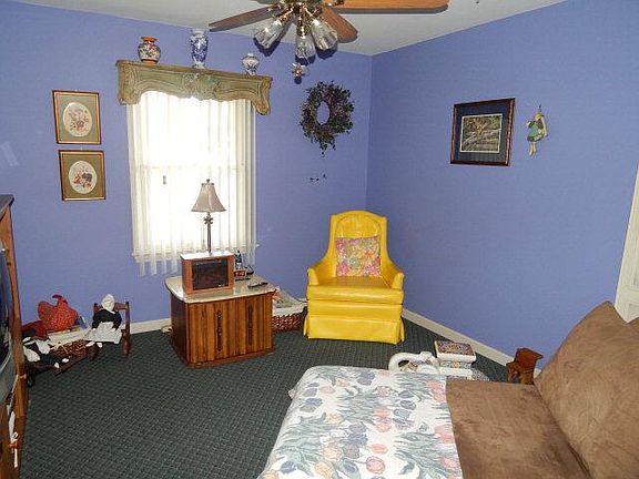 5th image of 301 Fox Run Dr