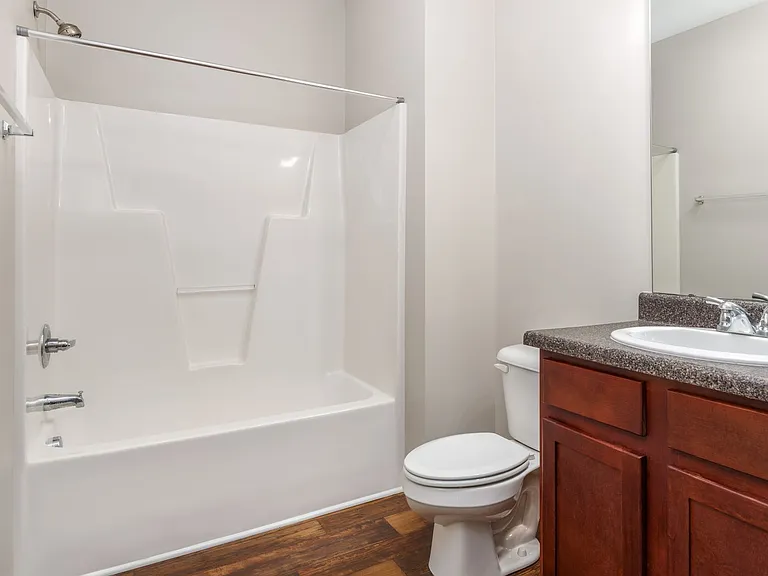 Marshall Square Apartments — Photo 38