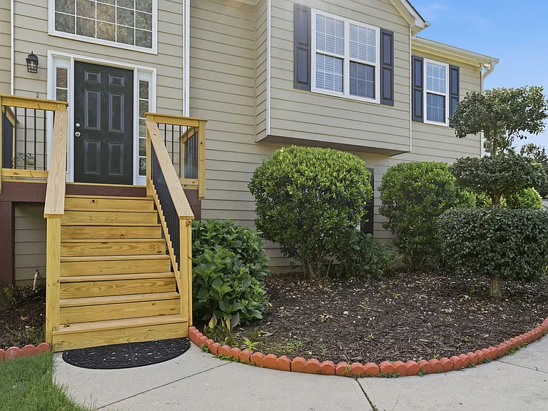 1161 Riverside Run Ln — Photo 3