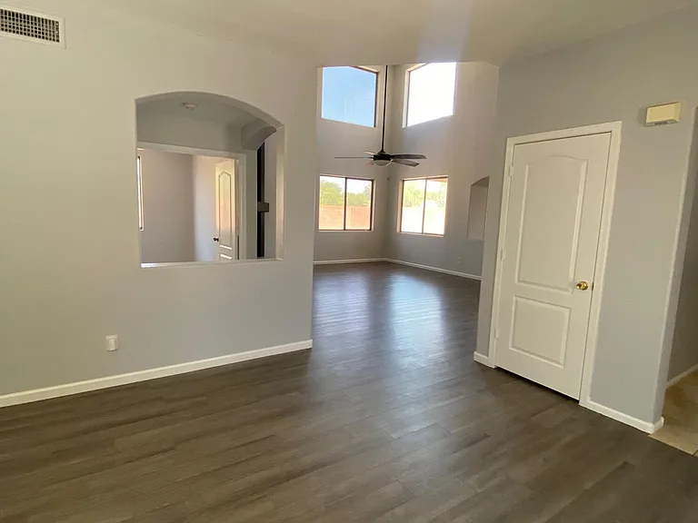 8402 S 48th Ln — Photo 4