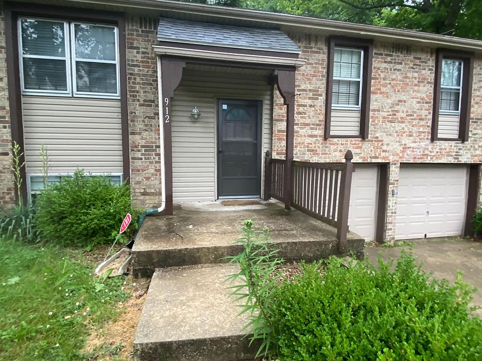 1st image of 912 NW Oxford Dr
