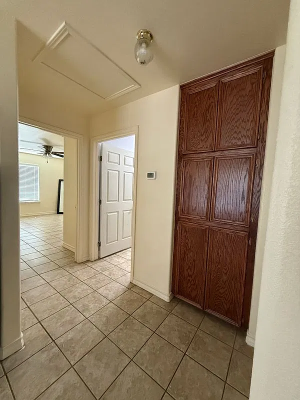 2 bed, 1.0 bath, 989 sqft, $1,400 — Photo 3