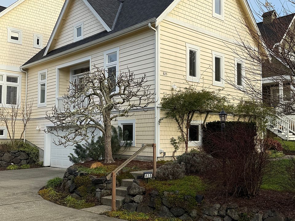 1st image of 825 Village Cir NW