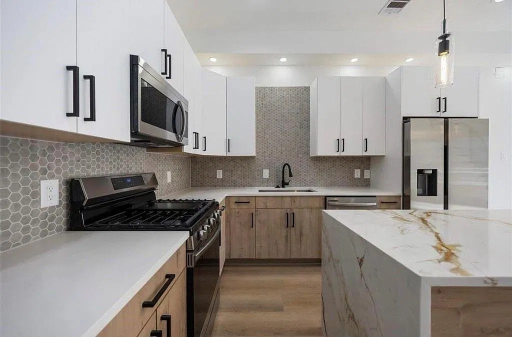 3 bed, 2.5 bath, 1302 sqft, $2,000 — Photo 3