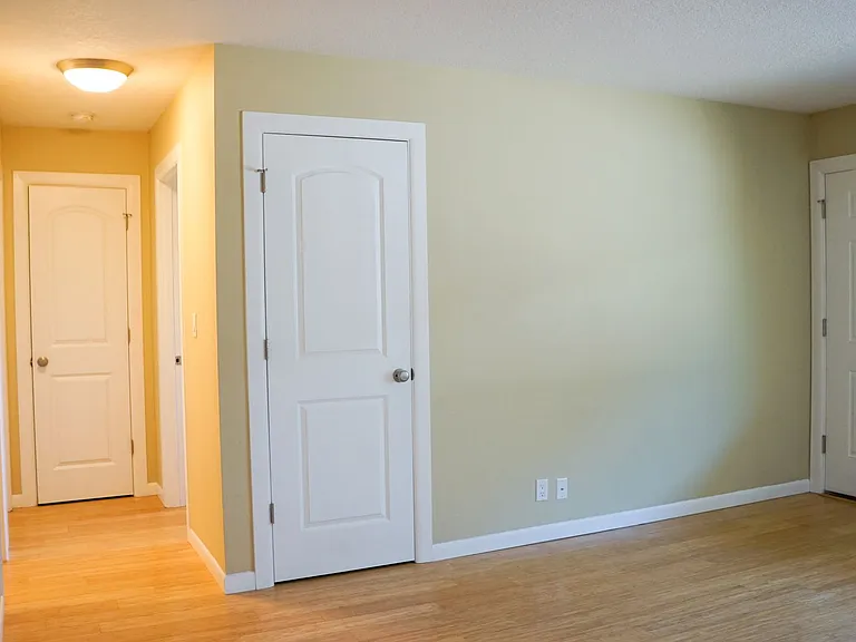 Top-Floor 2-Bedroom with Bamboo Flooring + Off-Street Parking! — Photo 6