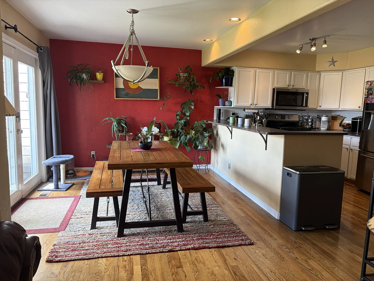3 bed, 2.5 bath, 1630 sqft, $3,900 — Photo 2