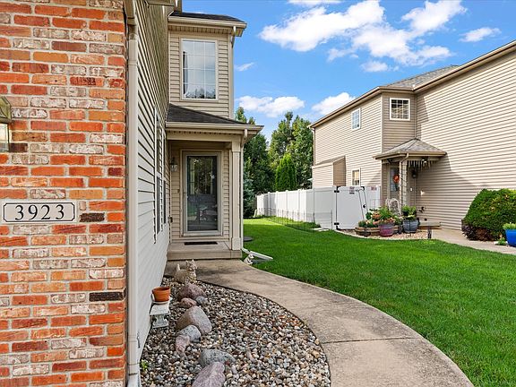 3rd image of 3923 Summer Sage Ct #3923