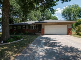 4326 S Meadowlark Dr, Springfield, MO 65810