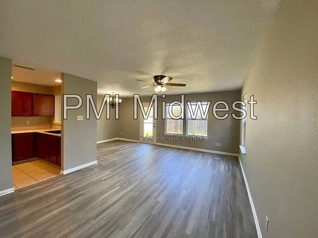 3 bed, 2.5 bath, 1461 sqft, $1,879 — Photo 2
