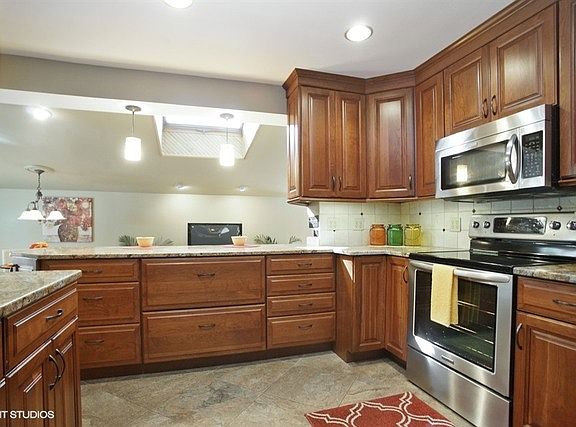 4th image of 247 Miner St