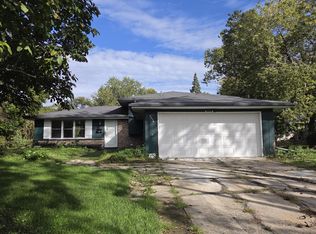 9374 Roosevelt St, Crown Point, IN 46307