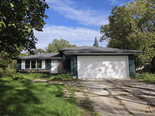 9374 Roosevelt St, Crown Point, IN 46307