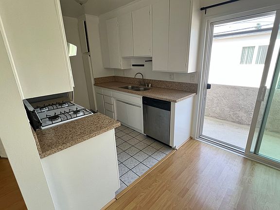 3rd image of 12713 Caswell Ave APT 9