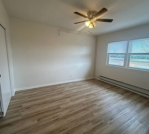 3rd image of 1107 Cermak Rd #8